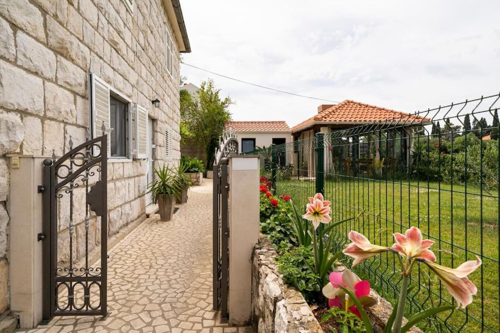 Suite By The Beach For 2 Cavtat Exterior photo